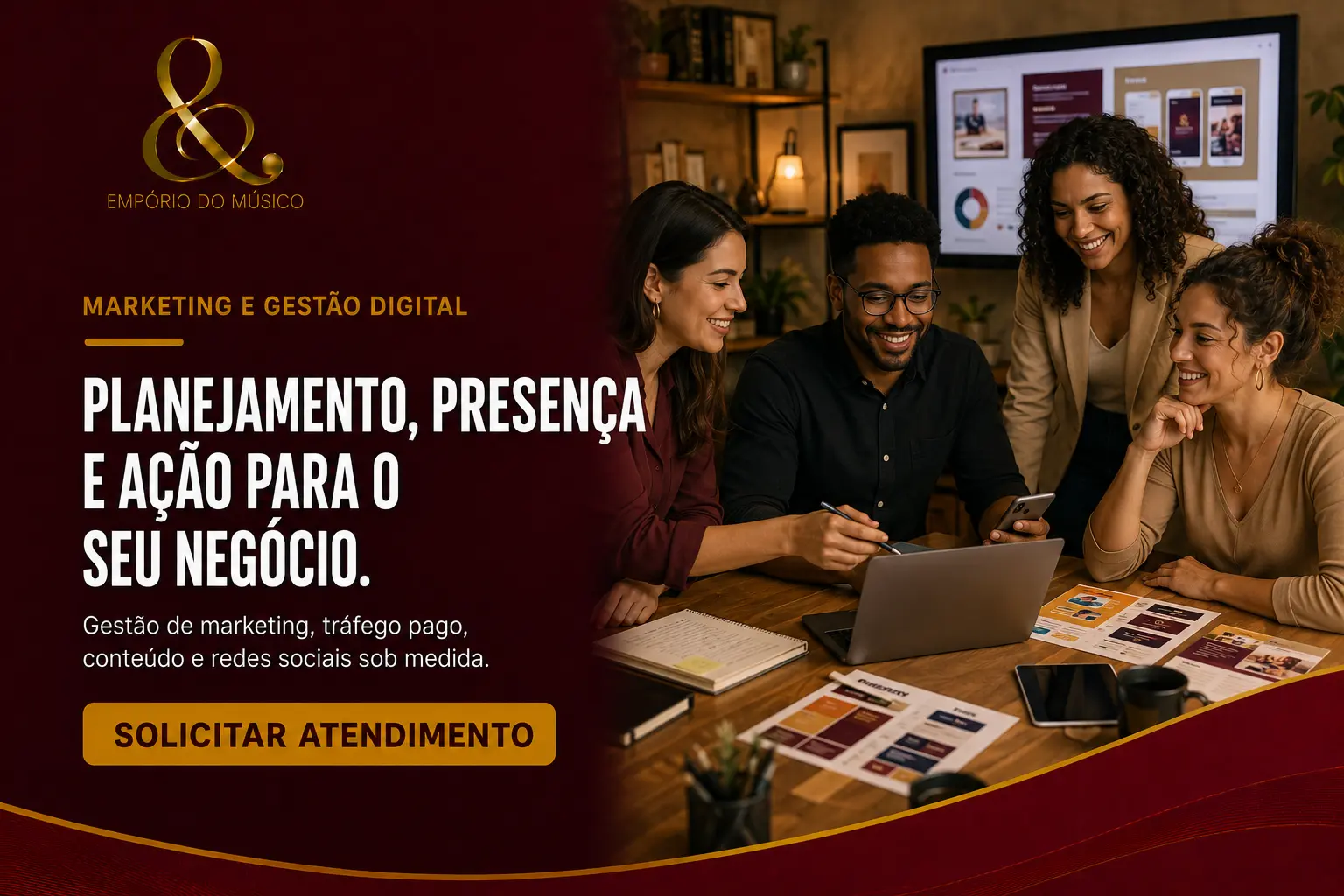 Equipe de marketing planejando ações digitais para um pequeno negócio